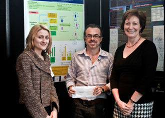 Grapegrower & Winemaker's Elizabeth Bouzoudis (L) and AWITC Poster Coordinate, Dr Eveline Bartowsky (R) congratulate 'Best Poster' winner Dr Maurizio Ugliano